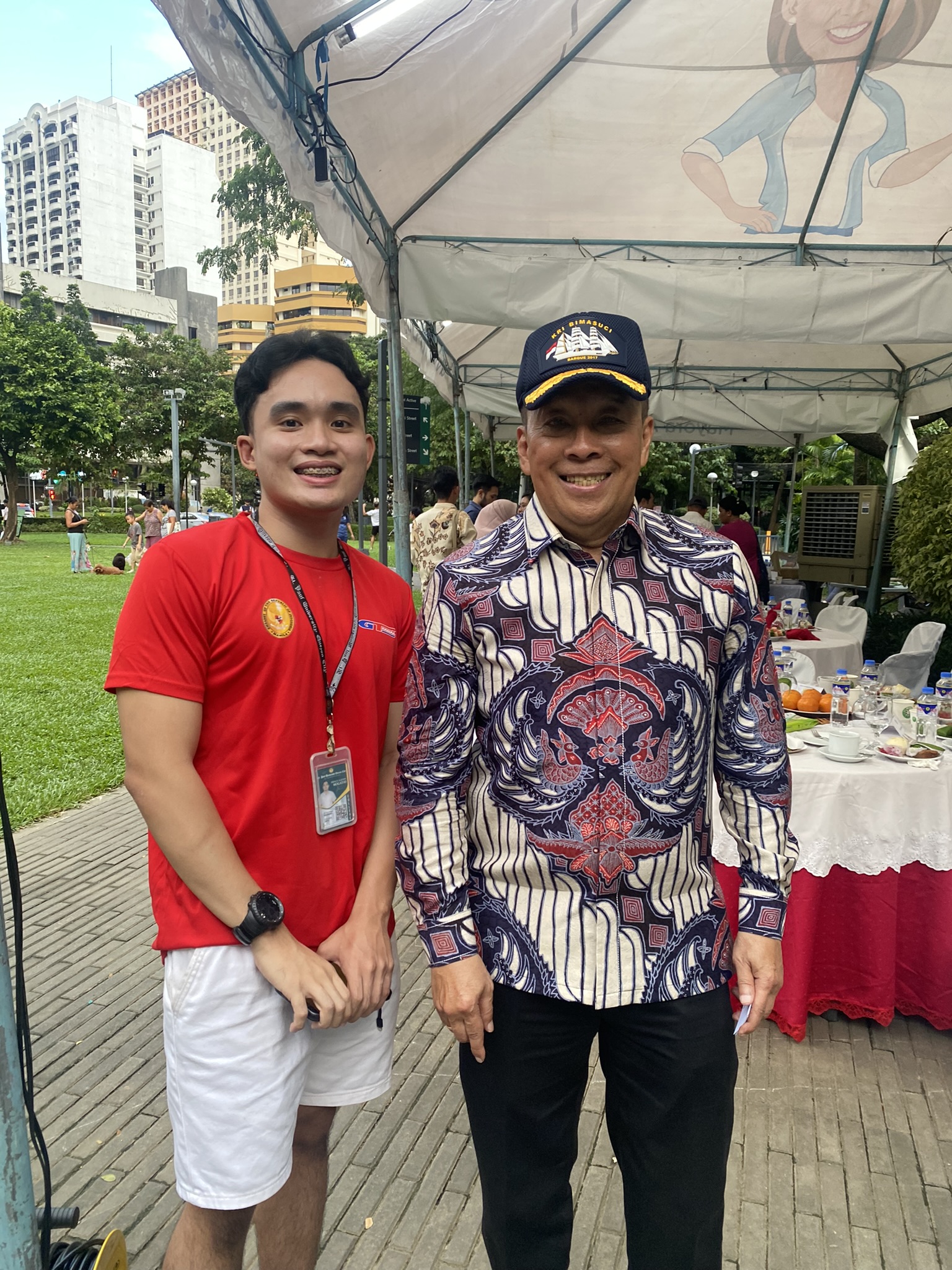 Aljohn bersama Duta Besar Agus Widjojo pada peringatan 75 tahun hubungan Indonesia dan Filipina