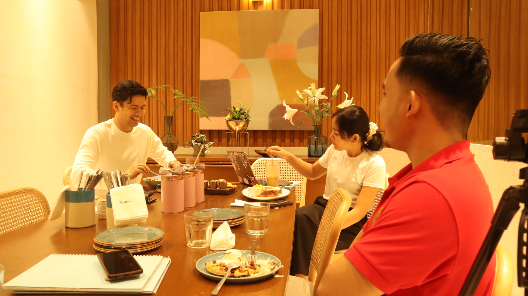 Aljohn dan Christian Bautista duduk bersama saat pertemuan tahun 2023