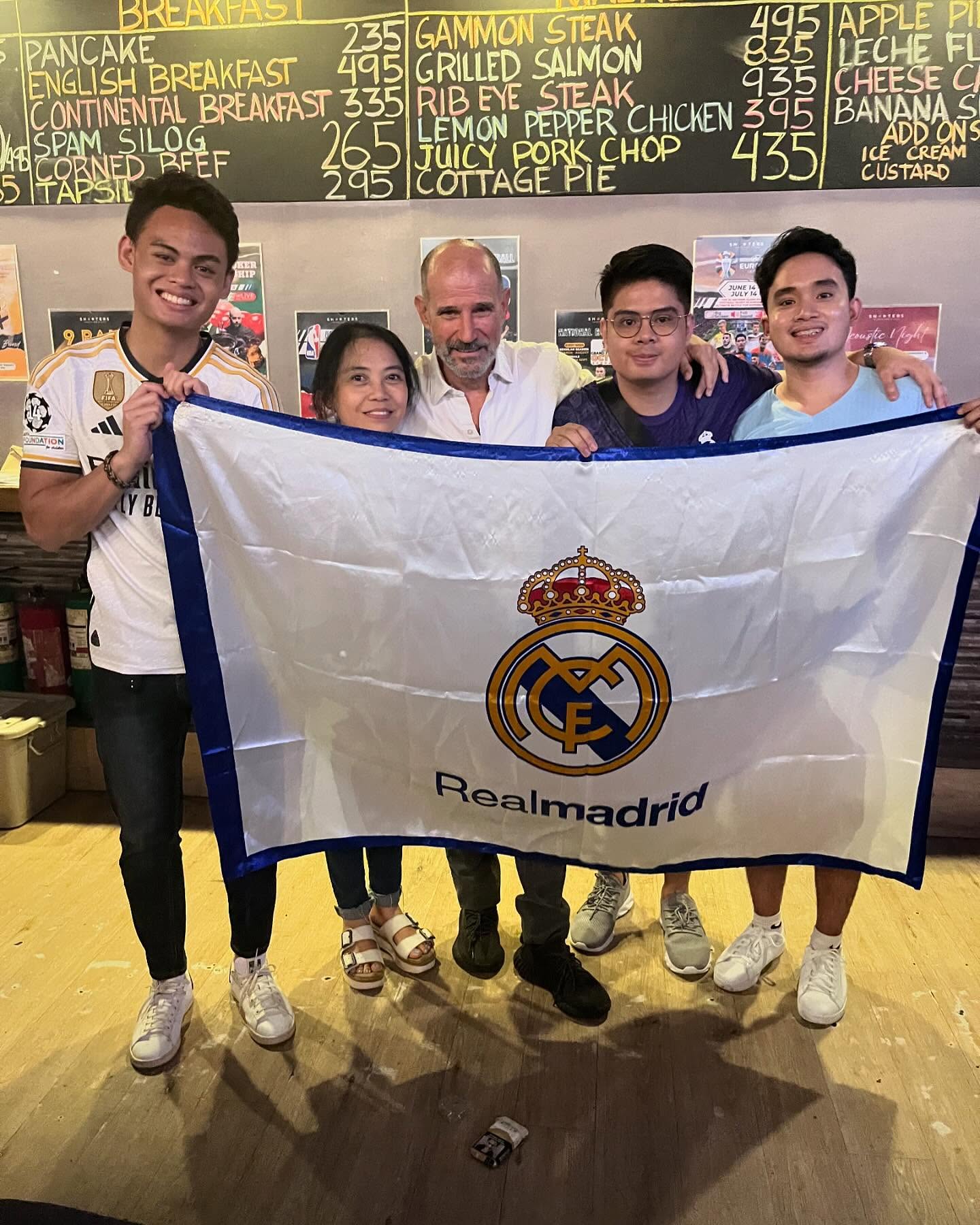 Aljohn con el Embajador de España Miguel Utray